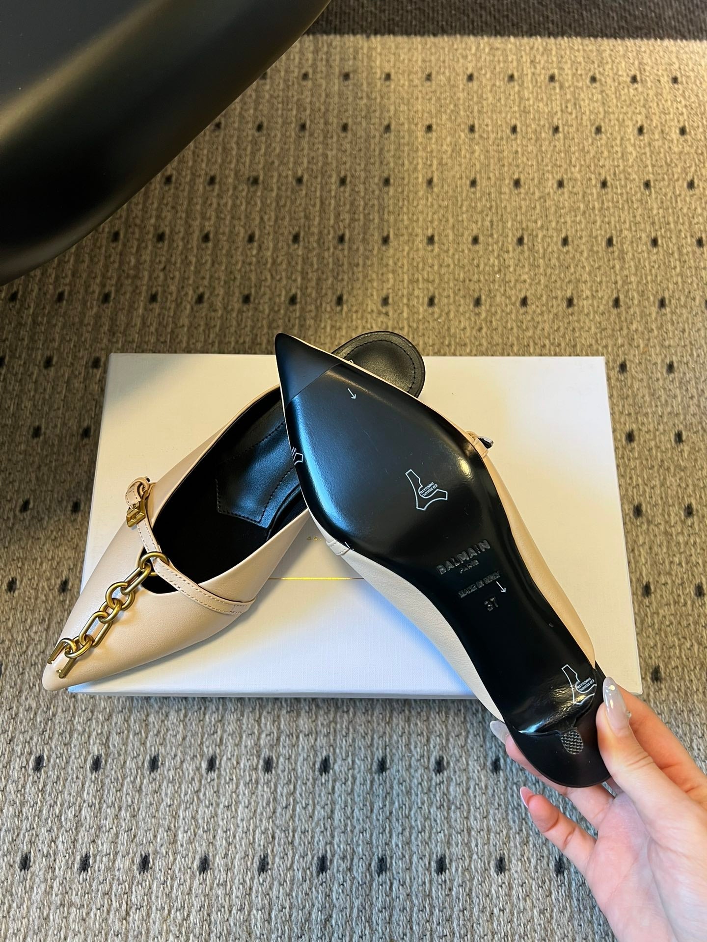 BALMAIN 26S GOLD CHAIN HIGH HEEL MULES 45 MM IN BEIGE CALFSKIN