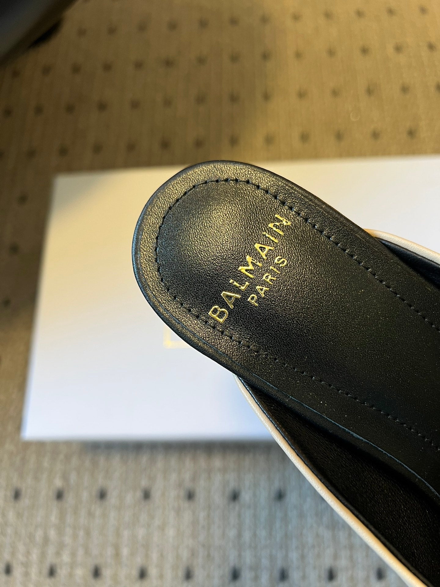 BALMAIN 26S GOLD CHAIN HIGH HEEL MULES 45 MM IN BEIGE CALFSKIN