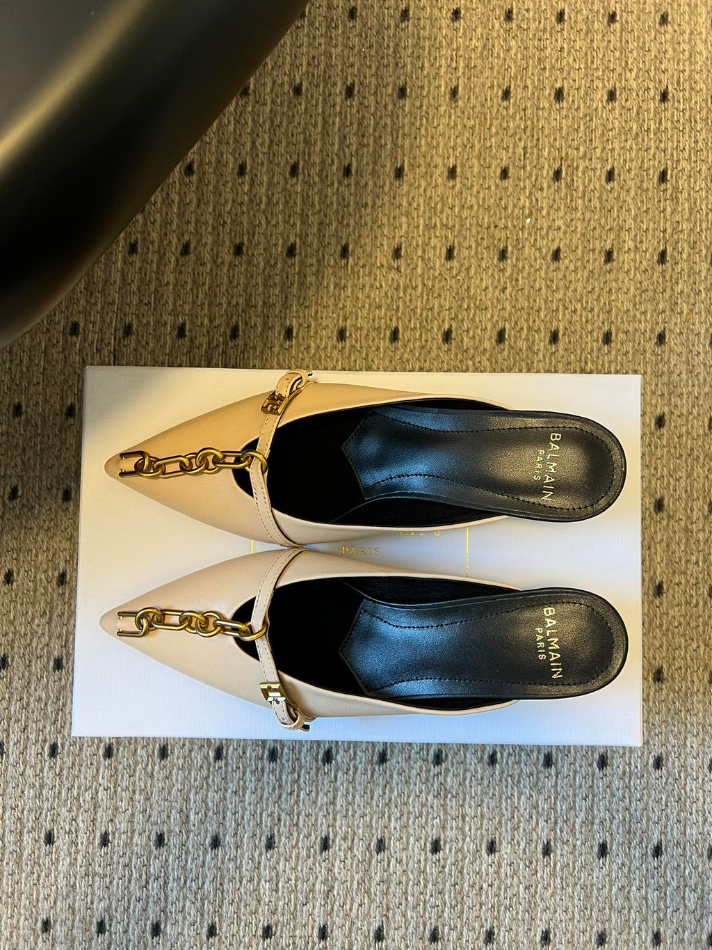 BALMAIN 26S GOLD CHAIN HIGH HEEL MULES 45 MM IN BEIGE CALFSKIN