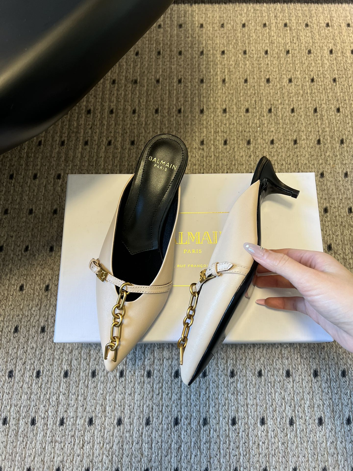 BALMAIN 26S GOLD CHAIN HIGH HEEL MULES 45 MM IN BEIGE CALFSKIN