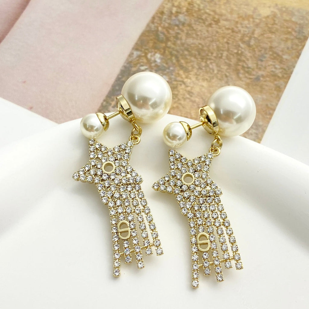 CD 26S STAR CRYSTAL FRINGE PEARL EARRINGS IN GOLD TONE METAL 631052