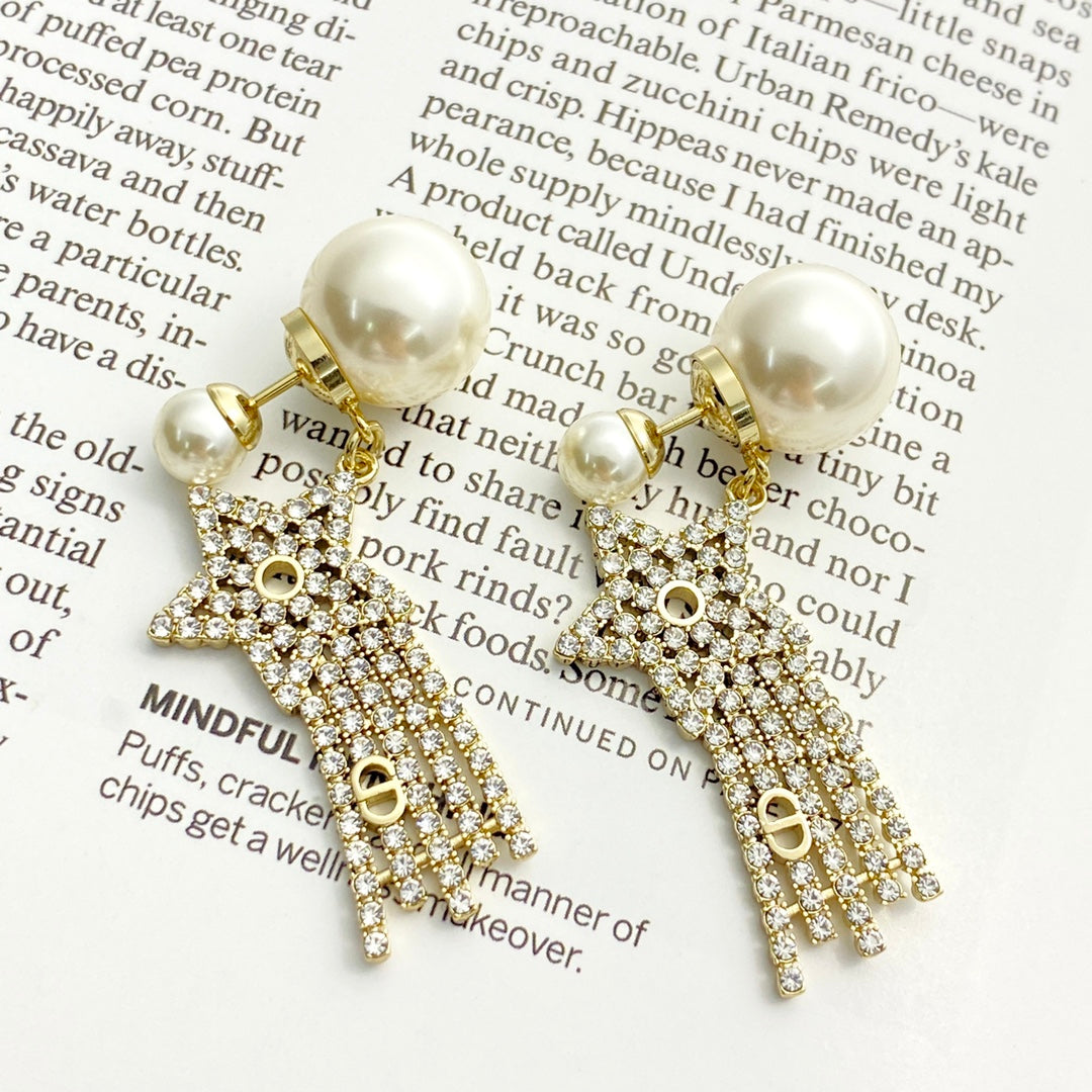 CD 26S STAR CRYSTAL FRINGE PEARL EARRINGS IN GOLD TONE METAL 631052