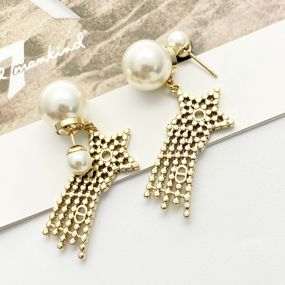 CD 26S STAR CRYSTAL FRINGE PEARL EARRINGS IN GOLD TONE METAL 631052