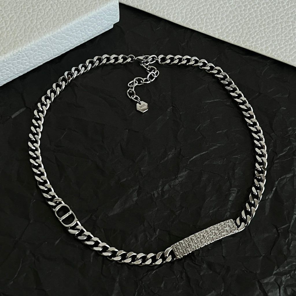 CD 26S CD LOGO PLAQUE CHAIN NECKLACE IN SILVER TONE METAL 630890