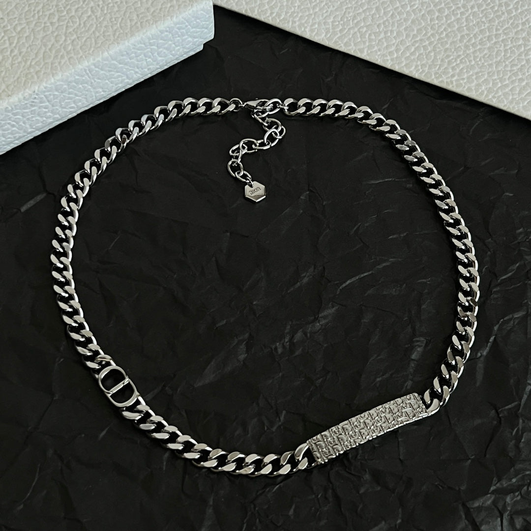 CD 26S CD LOGO PLAQUE CHAIN NECKLACE IN SILVER TONE METAL 630890