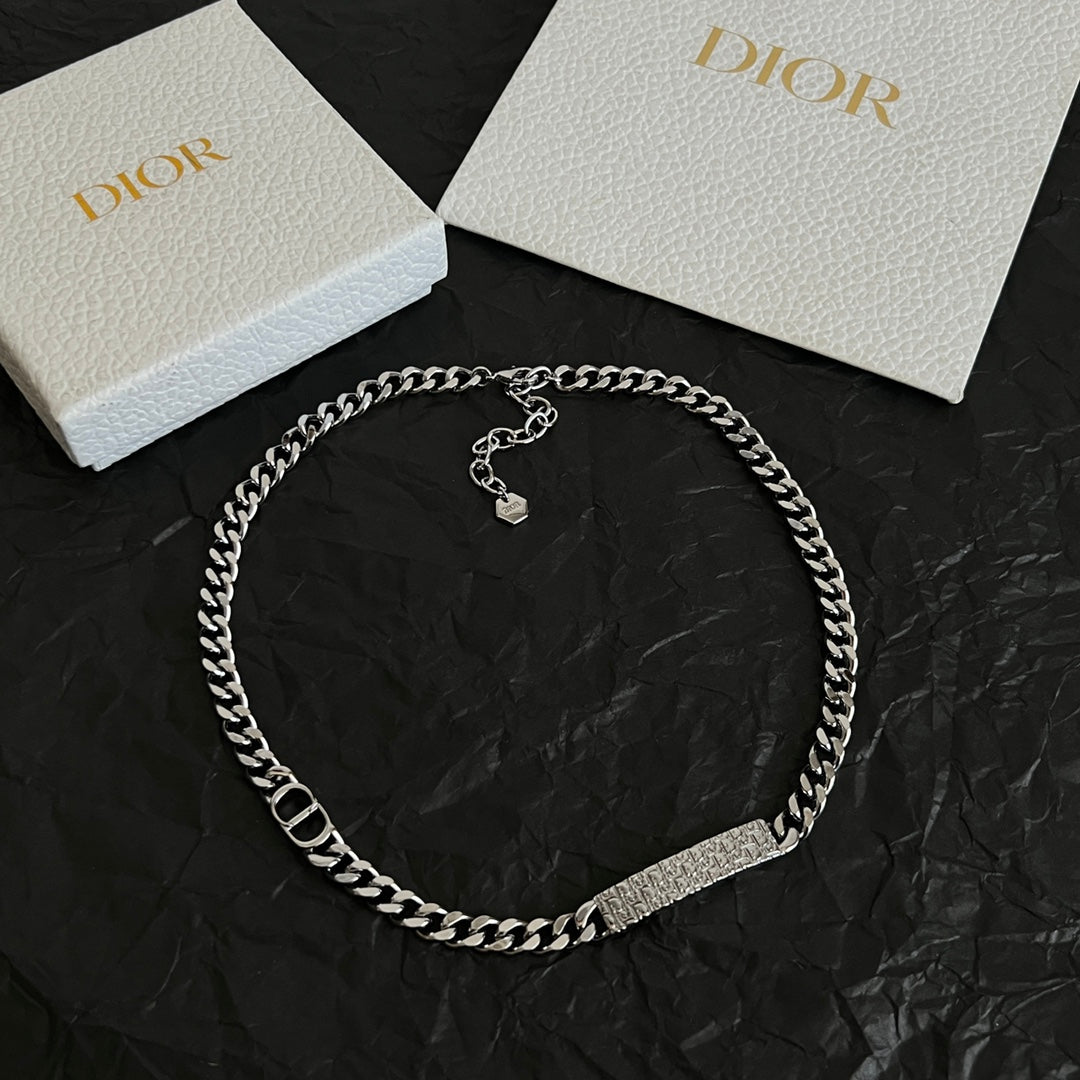 CD 26S CD LOGO PLAQUE CHAIN NECKLACE IN SILVER TONE METAL 630890