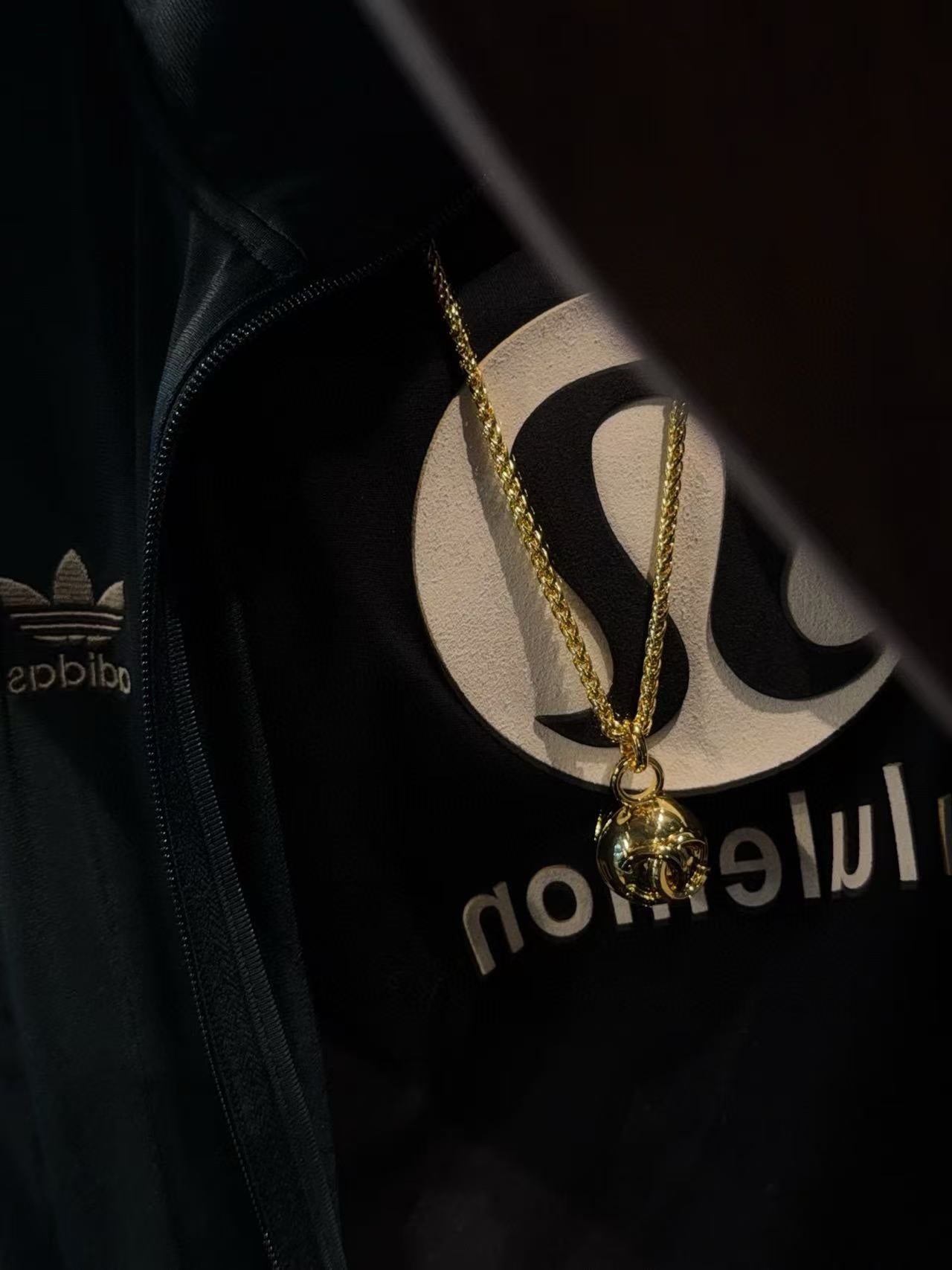 CHANEL 26S DOUBLE C LOGO SPHERE PENDANT CHAIN NECKLACE IN GOLD METAL 630892