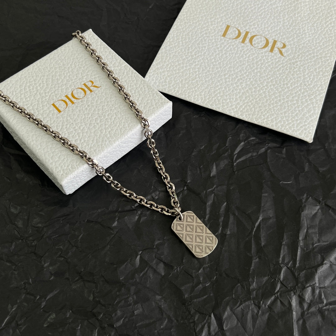 CD 26S DIOR OBLIQUE ENGRAVED TAG PENDANT NECKLACE IN SILVER METAL