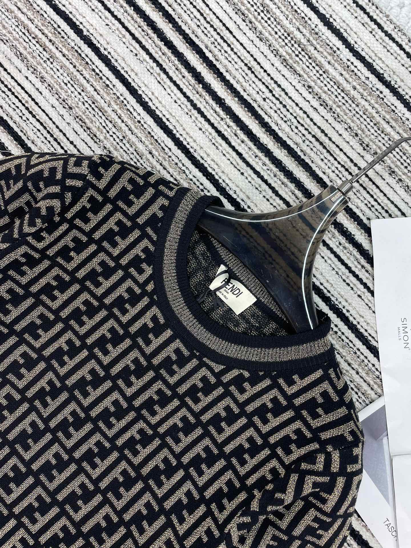 FENDI 26S SHORT SLEEVE KNIT T-SHIRT 124