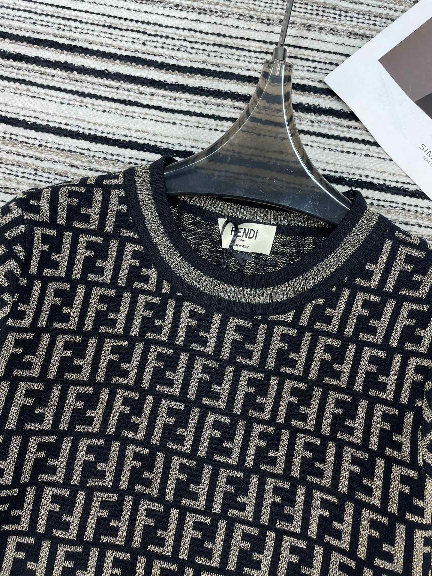 FENDI 26S SHORT SLEEVE KNIT T-SHIRT 124