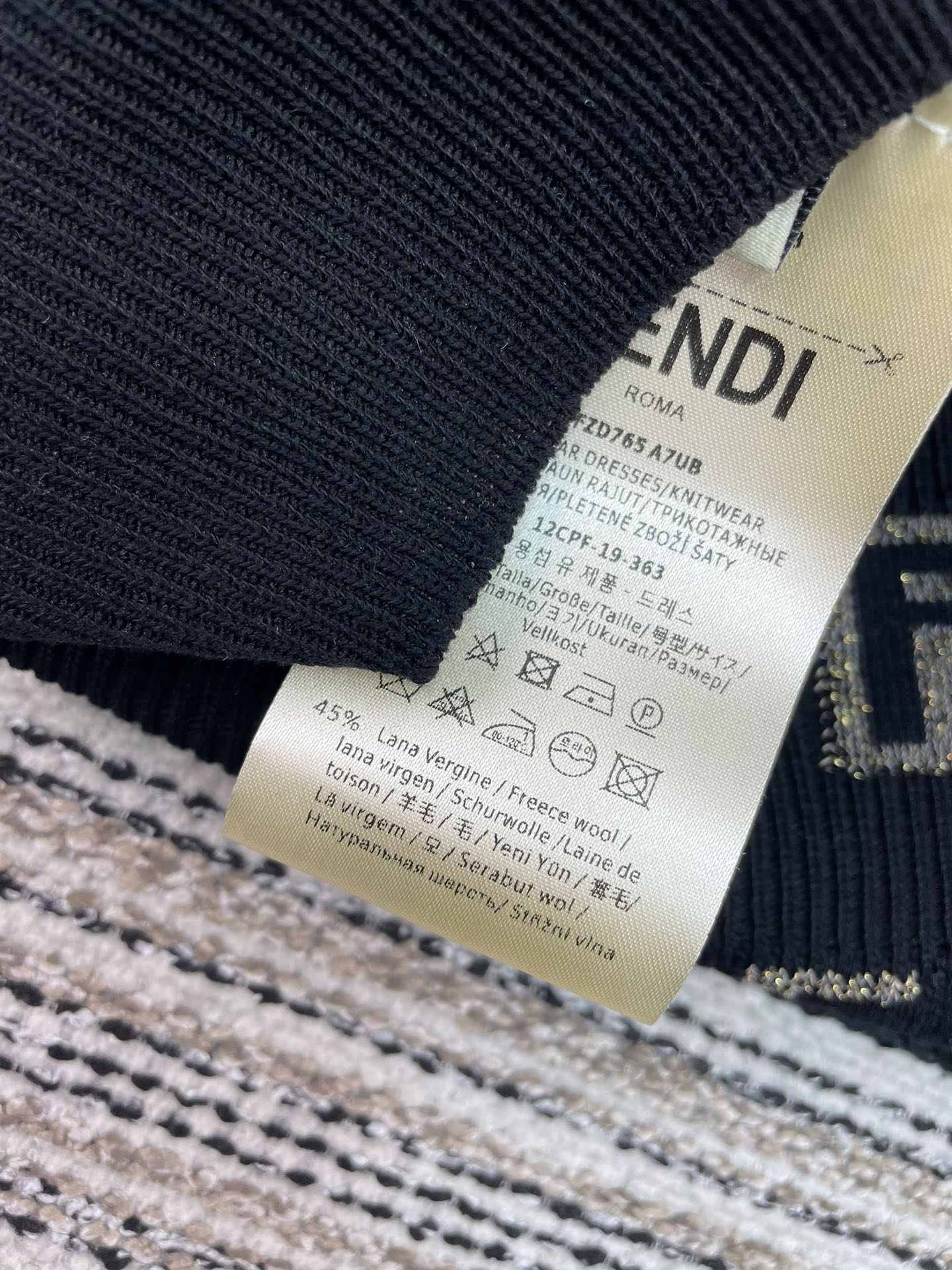 FENDI 26S SHORT SLEEVE KNIT T-SHIRT 124
