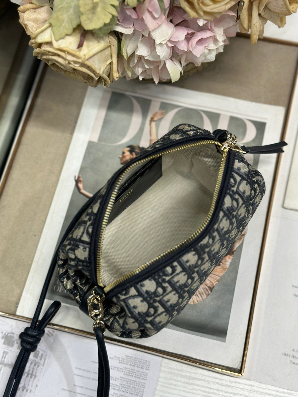 DIOR 26S BOW POUCH BAG 20 IN BLACK AND BEIGE OBLIQUE JACQUARD
