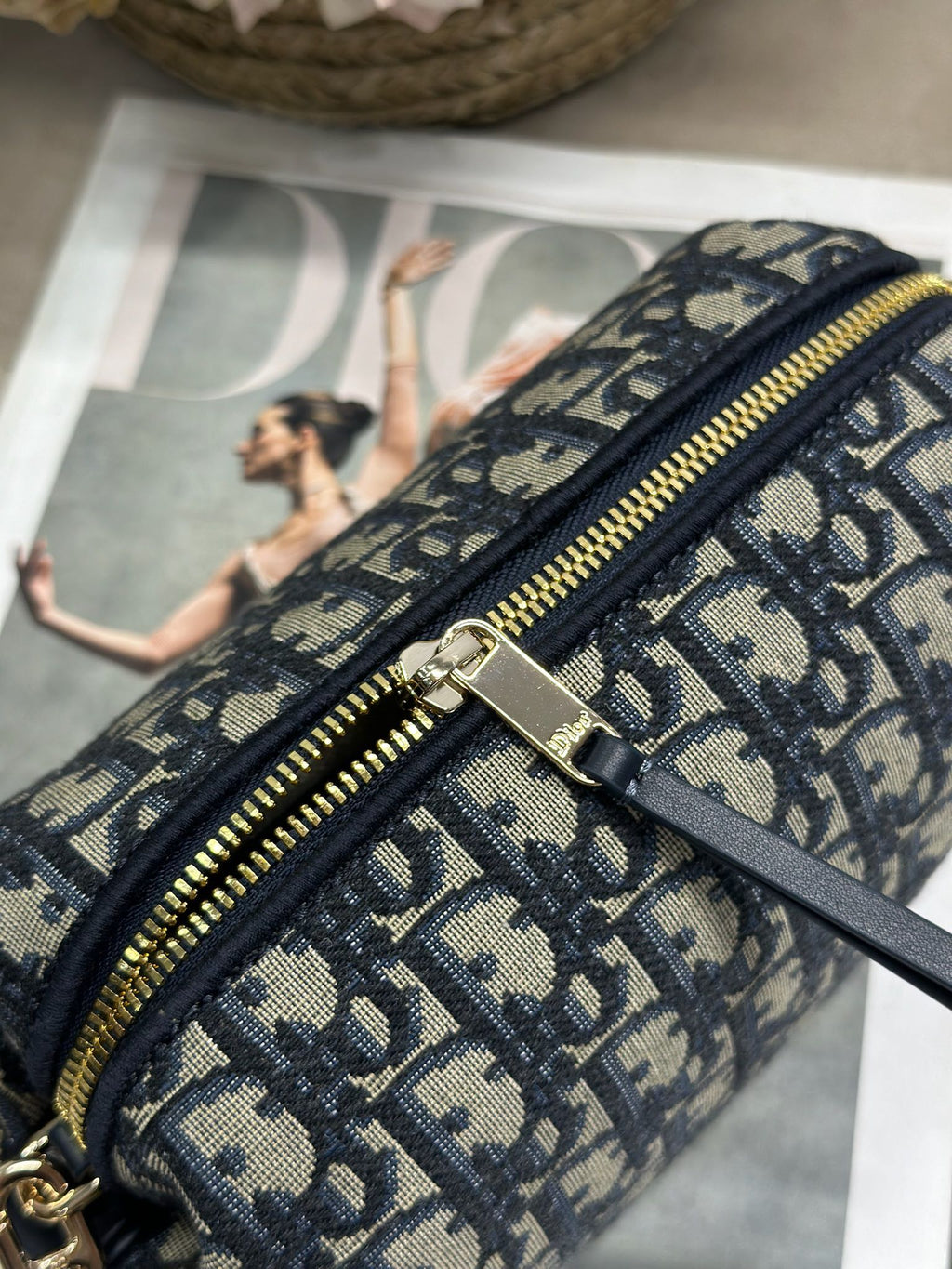 DIOR 26S BOW POUCH BAG 20 IN BLACK AND BEIGE OBLIQUE JACQUARD