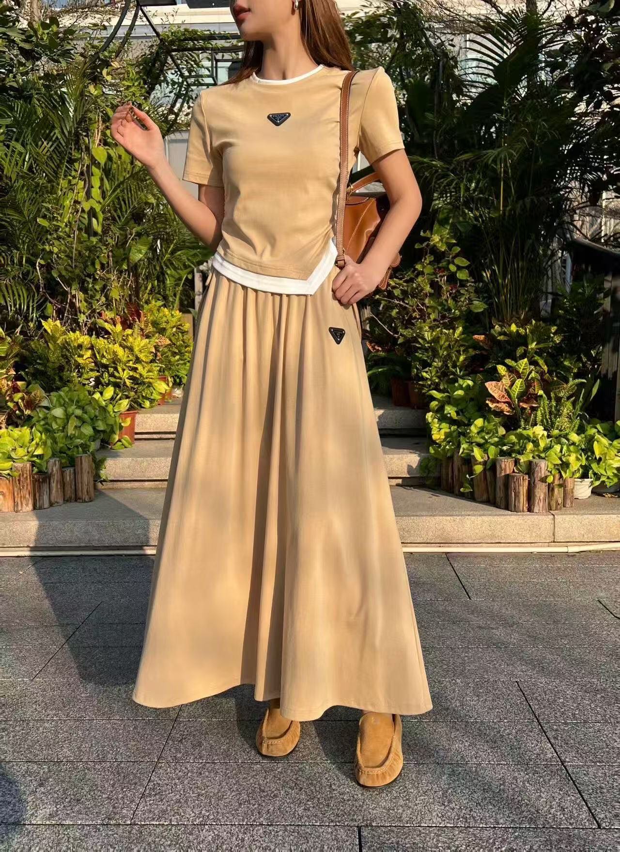 PRADA 26S TOP AND SKIRT SET STYLE 834