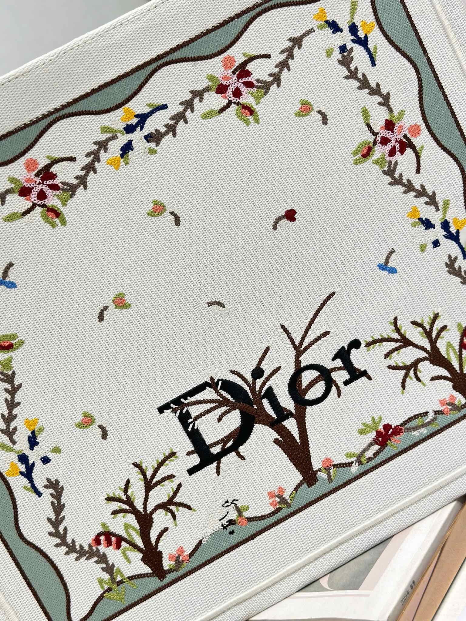 DIOR 26S BOOK TOTE BAG 42 IN WHITE BAYADERE FABRIC D-STRIPES EMBROIDERY