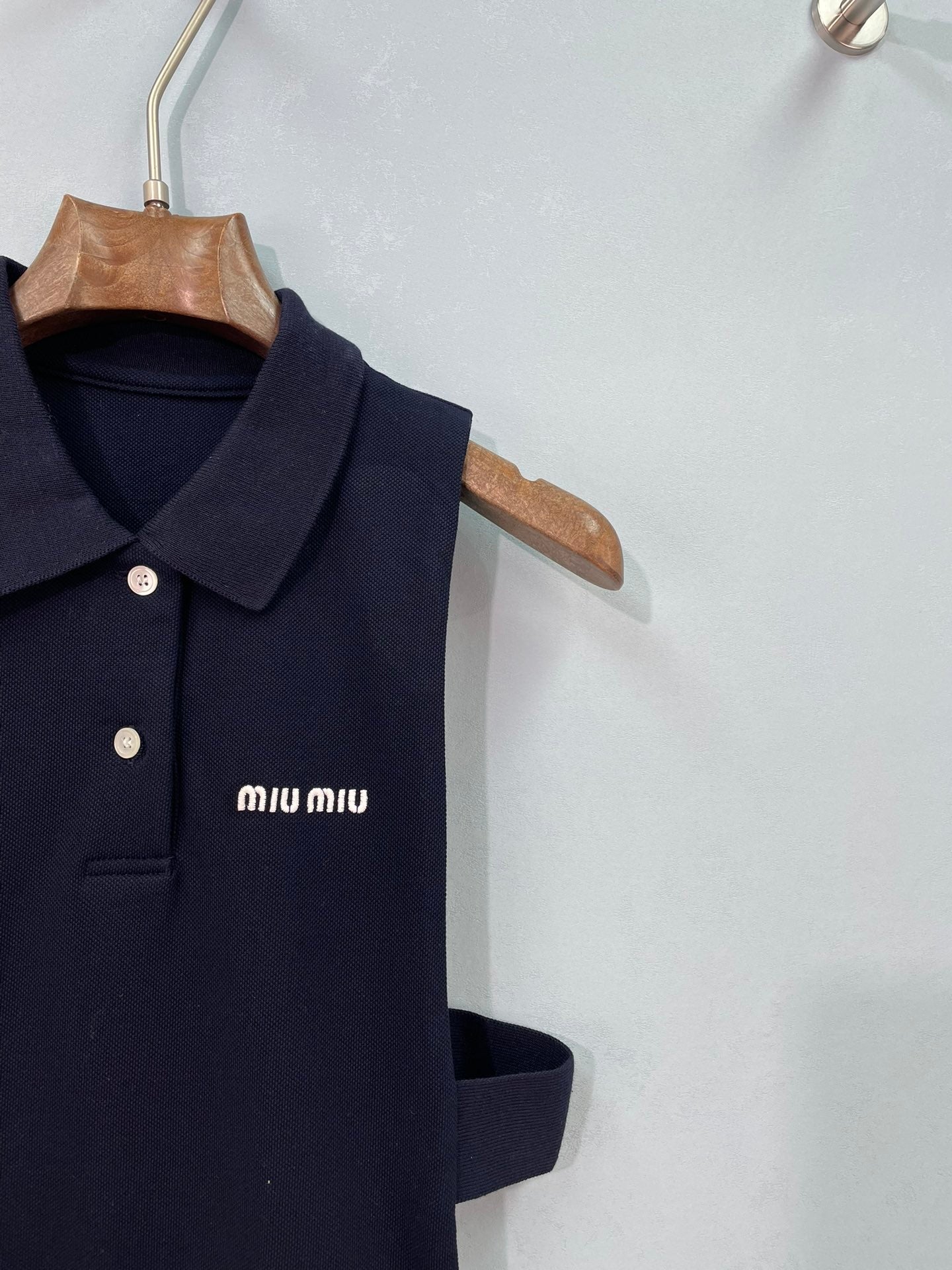 MIUMIU 26S SLEEVELESS POLO TOP STYLE 1087