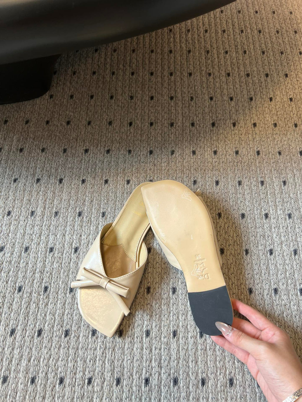 DIOR 26S OBLIQUE BOW MULE IN BEIGE CALFSKIN