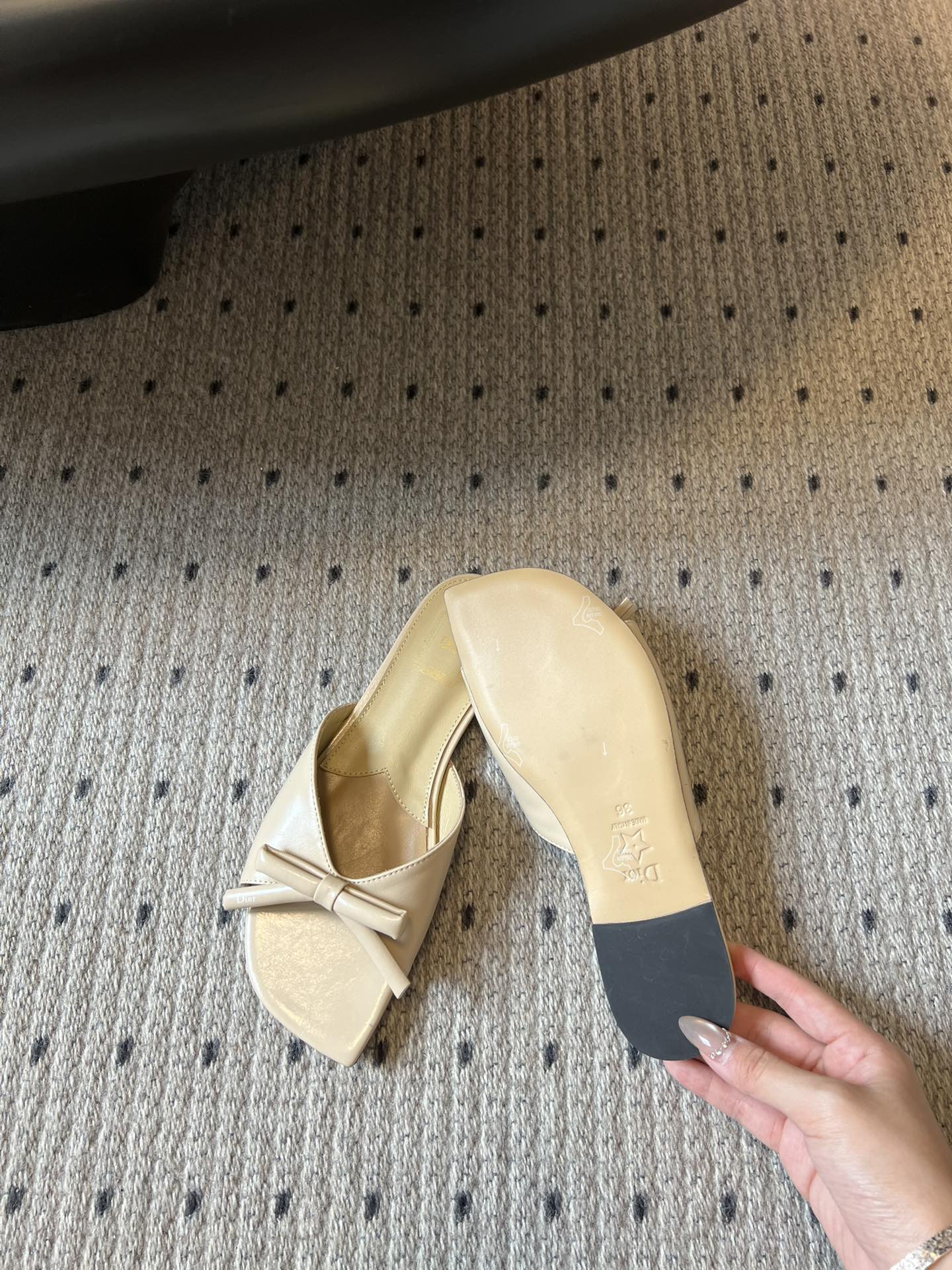 DIOR 26S OBLIQUE BOW MULE IN BEIGE CALFSKIN