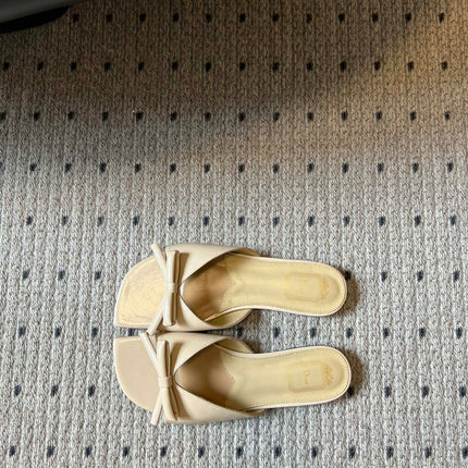 DIOR 26S OBLIQUE BOW MULE IN BEIGE CALFSKIN