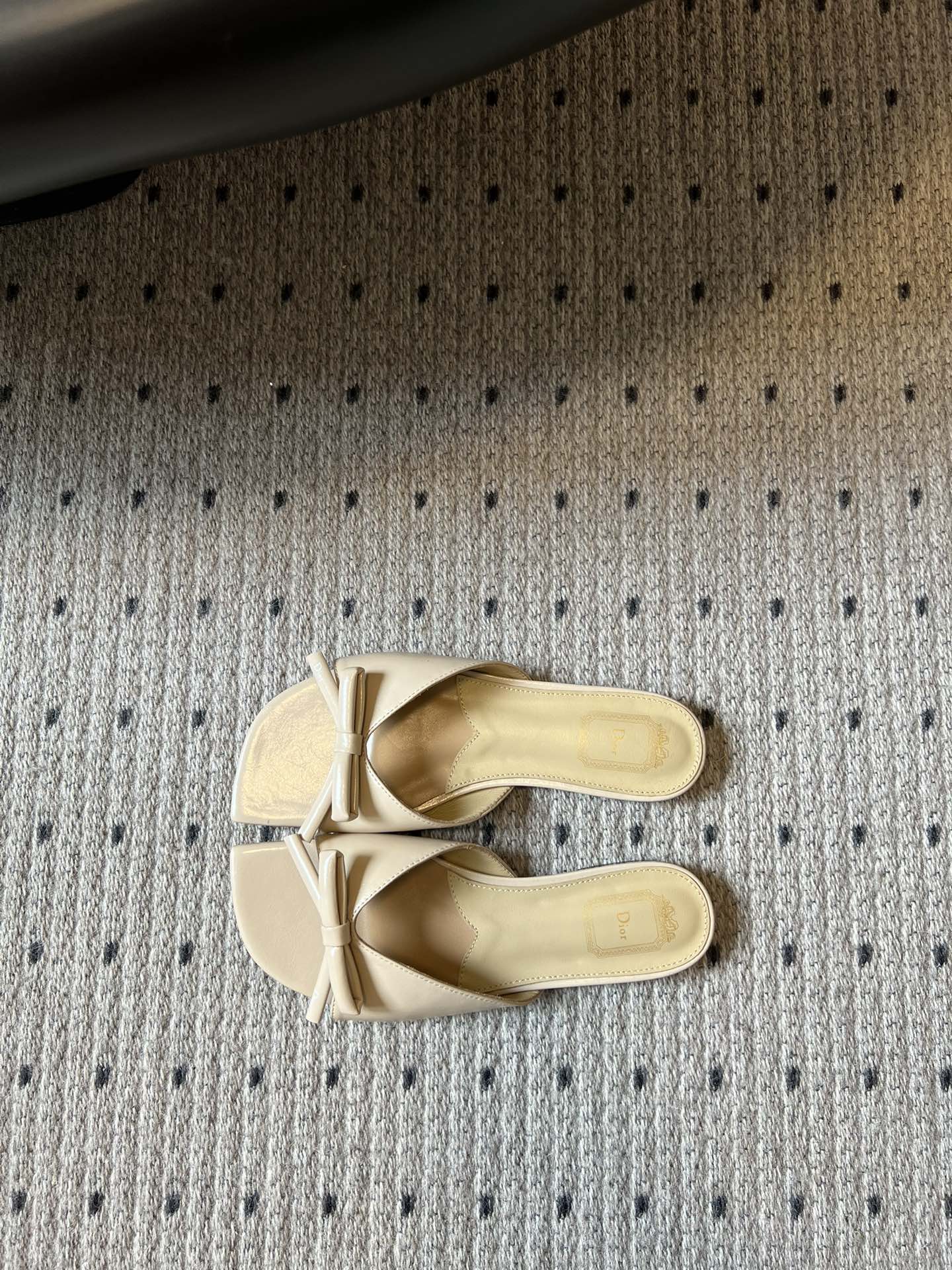 DIOR 26S OBLIQUE BOW MULE IN BEIGE CALFSKIN