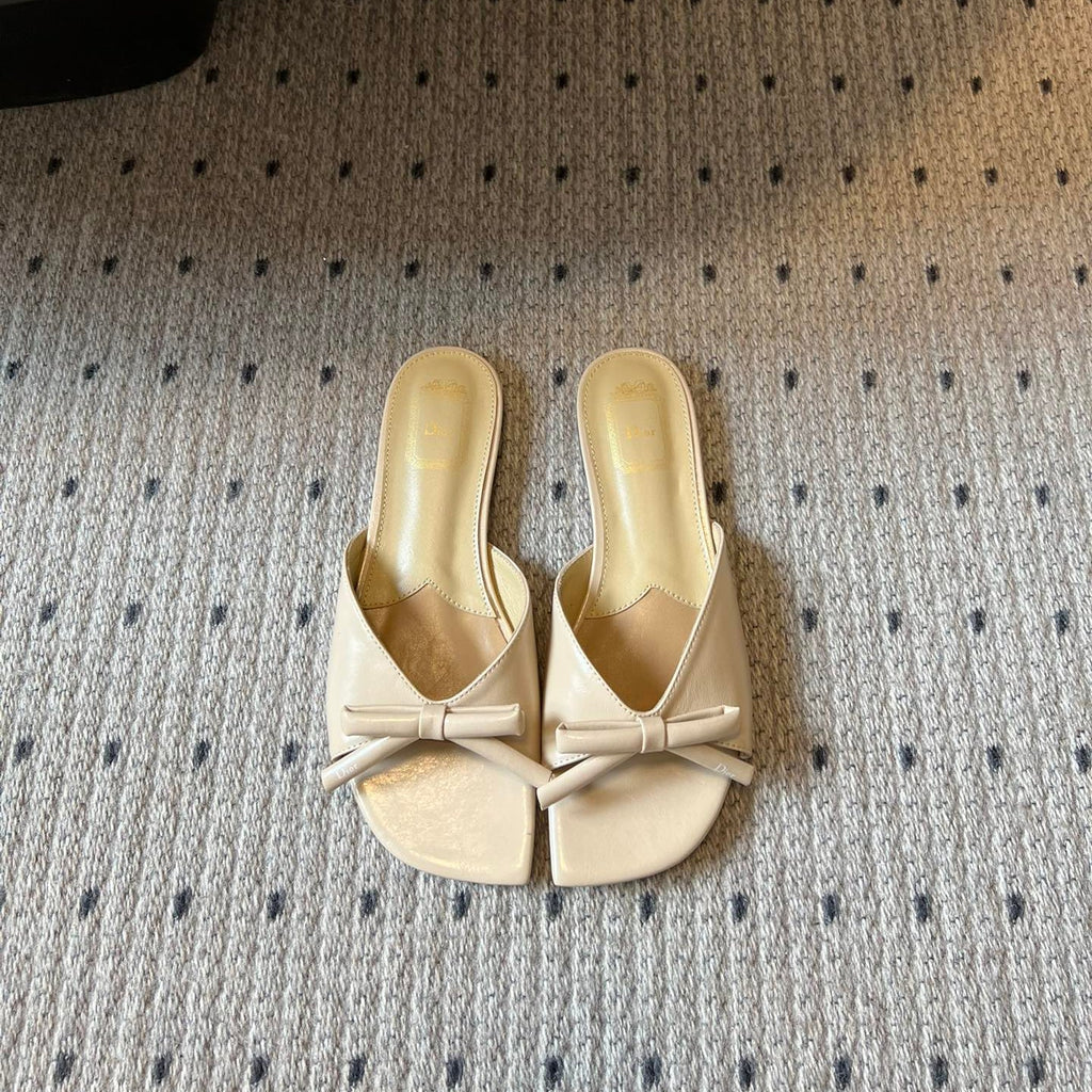 DIOR 26S OBLIQUE BOW MULE IN BEIGE CALFSKIN