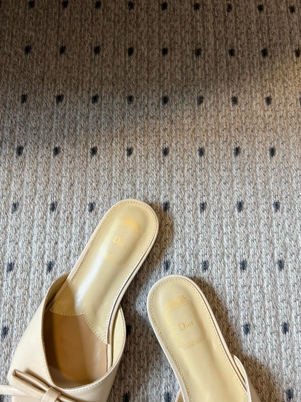 DIOR 26S OBLIQUE BOW MULE IN BEIGE CALFSKIN