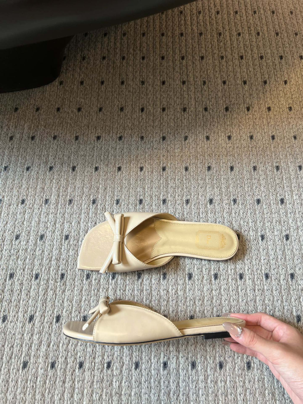 DIOR 26S OBLIQUE BOW MULE IN BEIGE CALFSKIN
