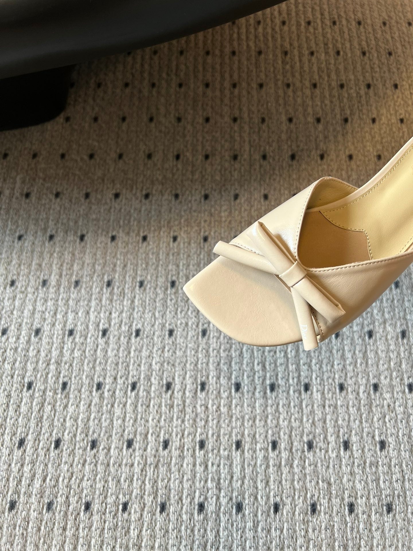 DIOR 26S OBLIQUE BOW MULE IN BEIGE CALFSKIN