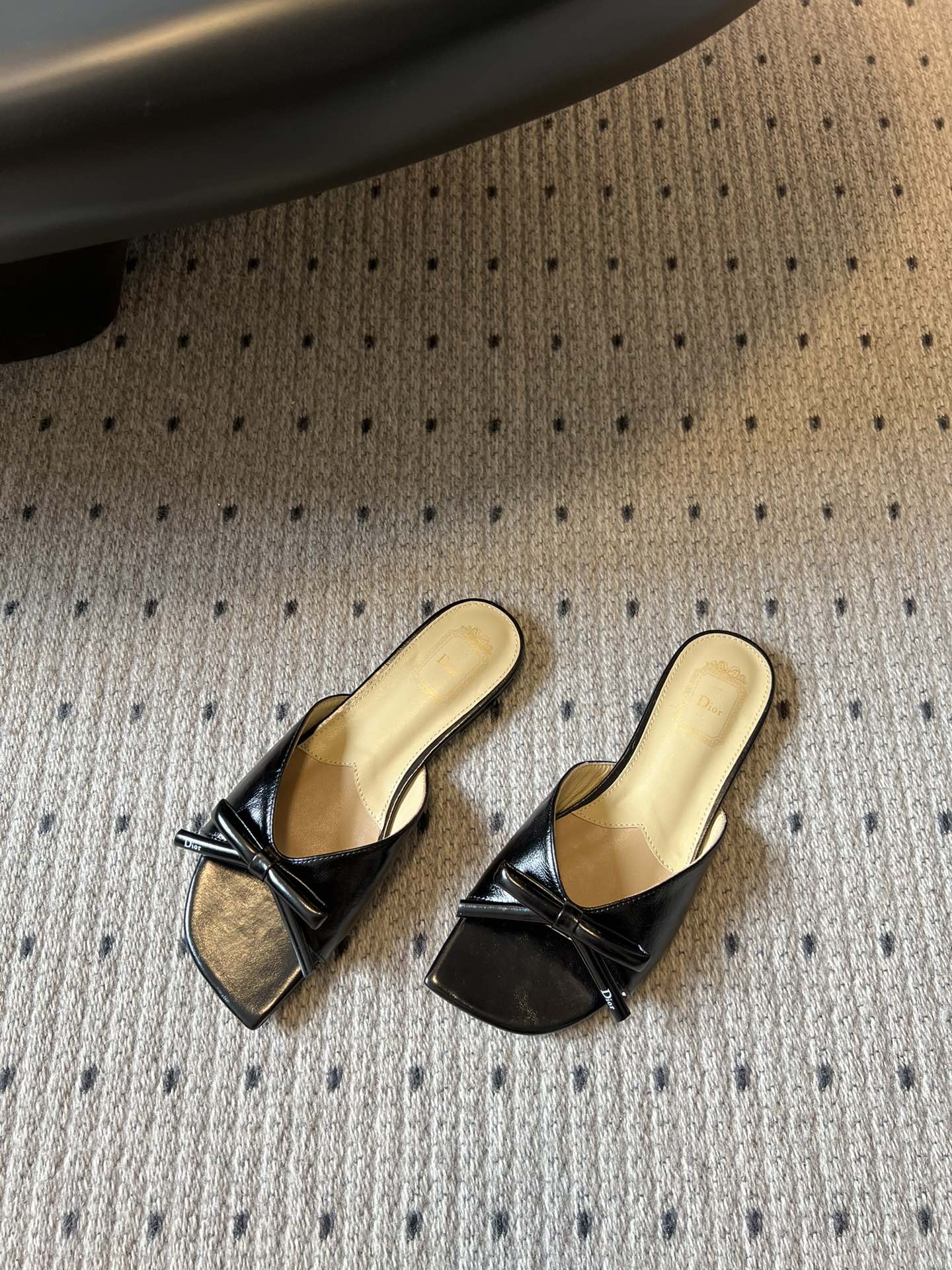 DIOR 26S OBLIQUE BOW MULE IN BLACK CALFSKIN