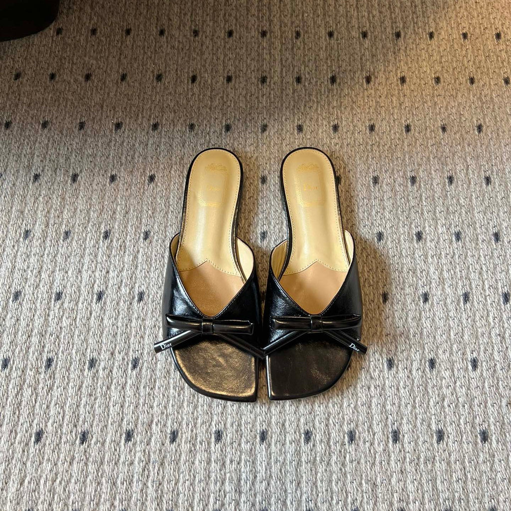 DIOR 26S OBLIQUE BOW MULE IN BLACK CALFSKIN