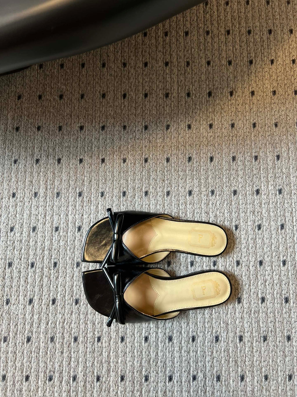 DIOR 26S OBLIQUE BOW MULE IN BLACK CALFSKIN