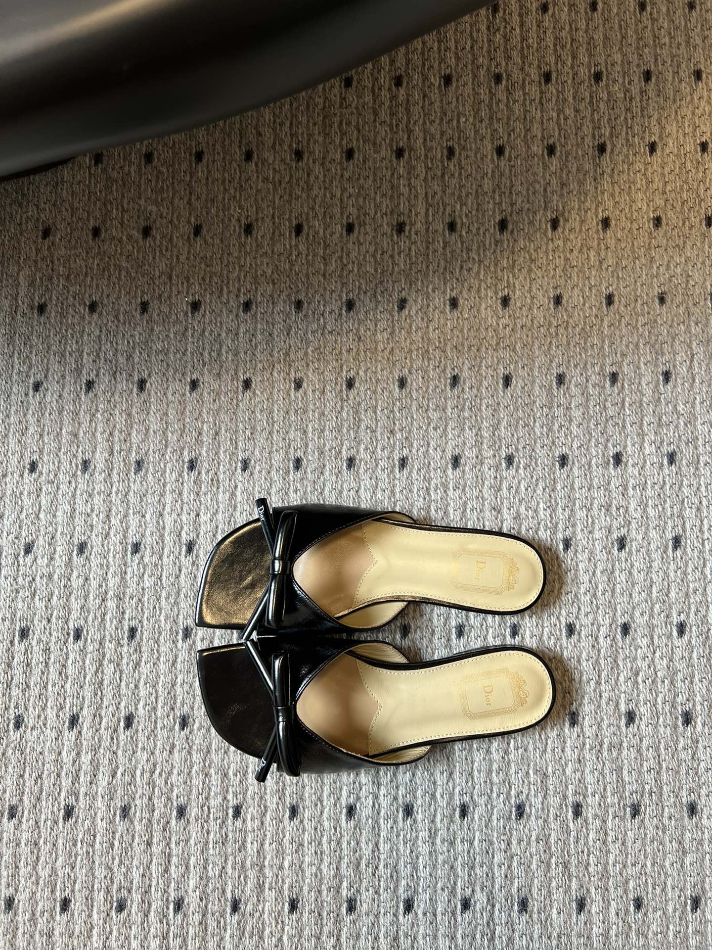 DIOR 26S OBLIQUE BOW MULE IN BLACK CALFSKIN