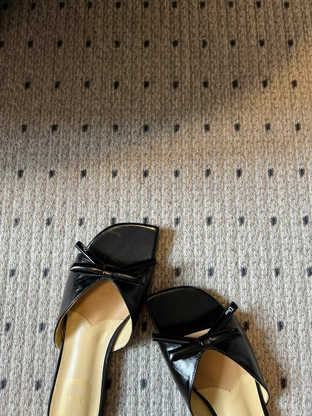 DIOR 26S OBLIQUE BOW MULE IN BLACK CALFSKIN