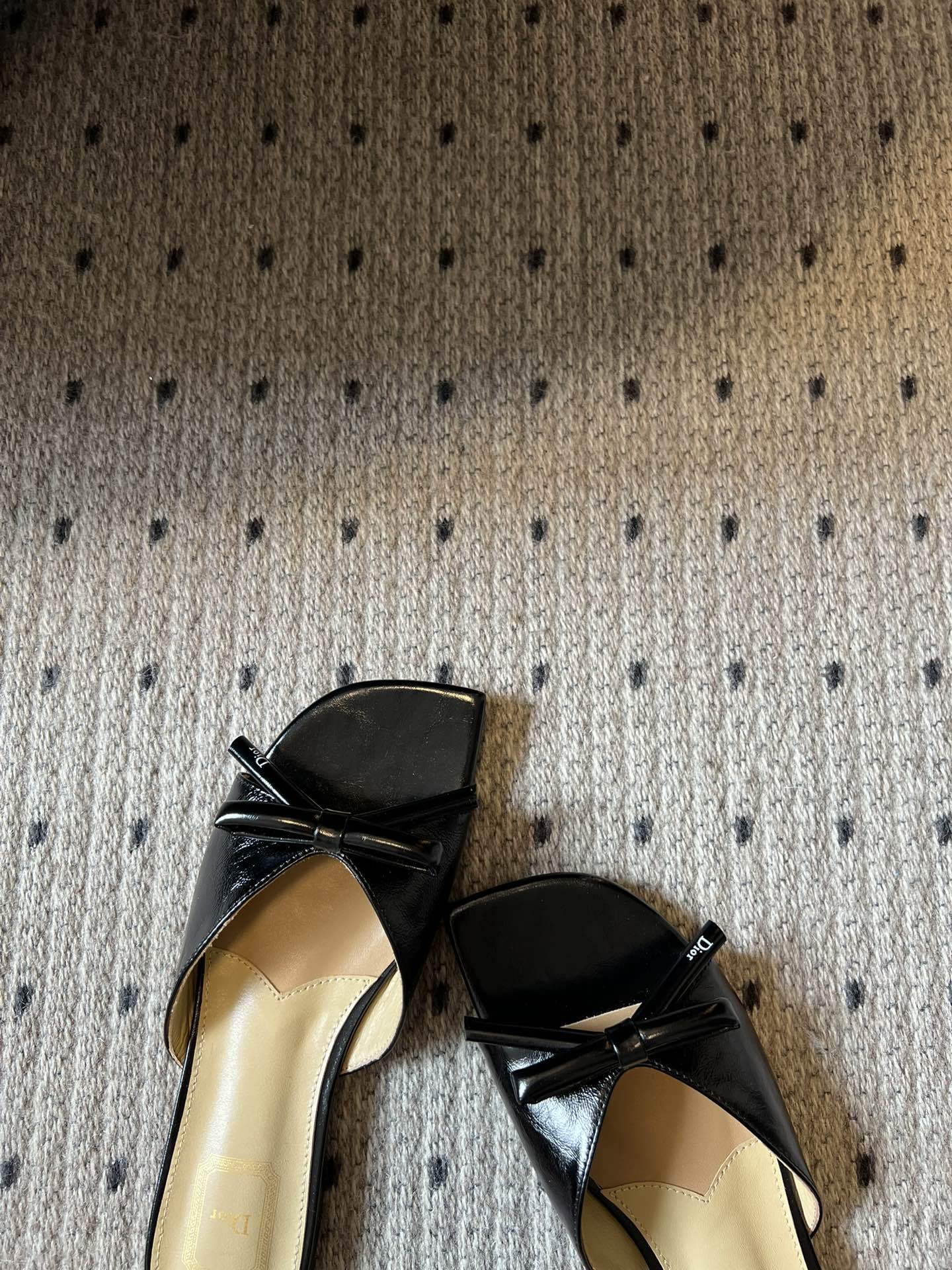 DIOR 26S OBLIQUE BOW MULE IN BLACK CALFSKIN