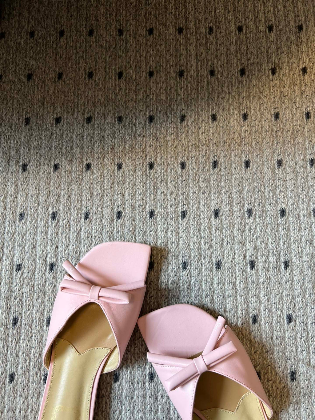 DIOR 26S OBLIQUE BOW MULE IN LIGHT PINK CALFSKIN