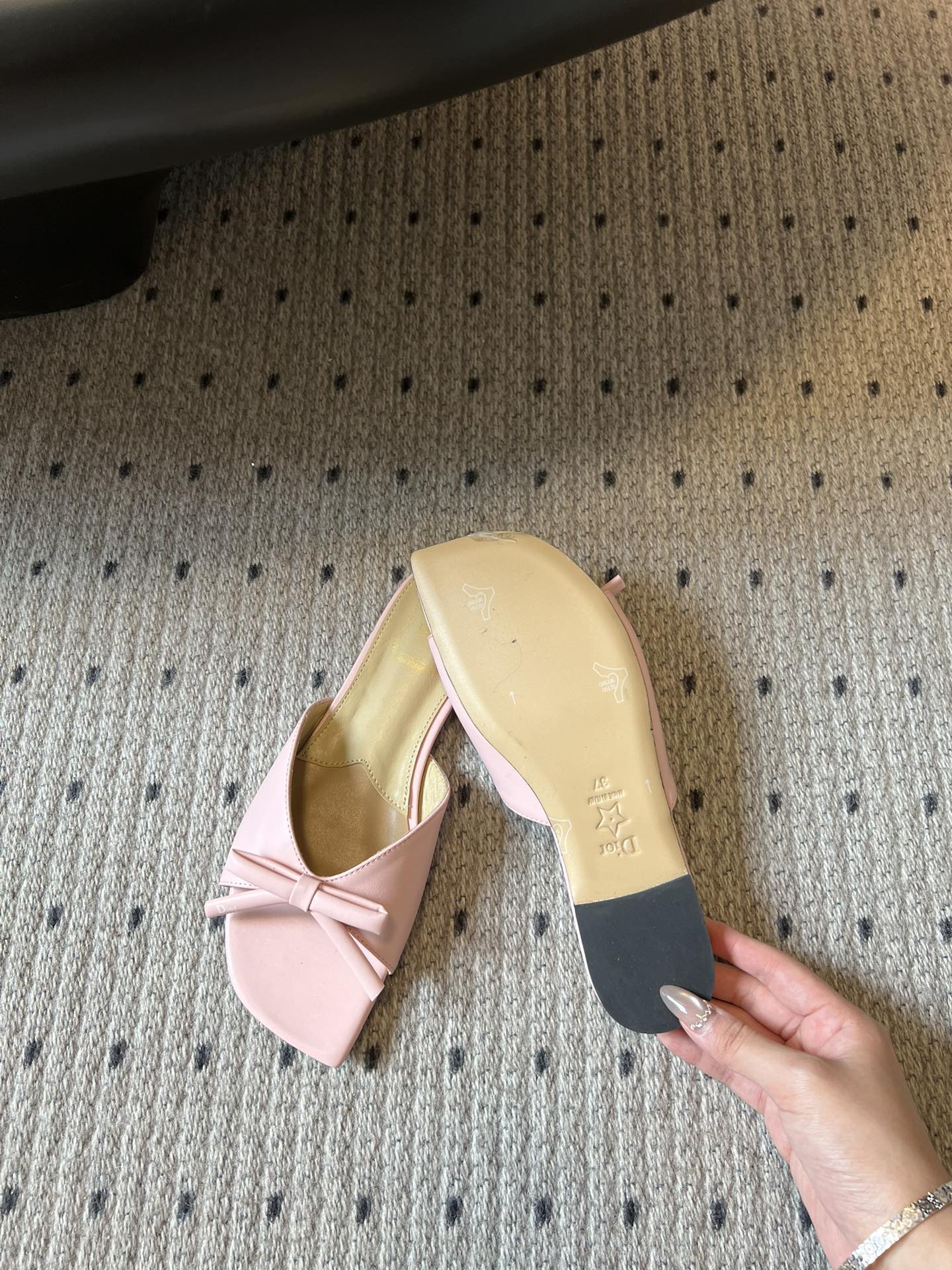 DIOR 26S OBLIQUE BOW MULE IN LIGHT PINK CALFSKIN