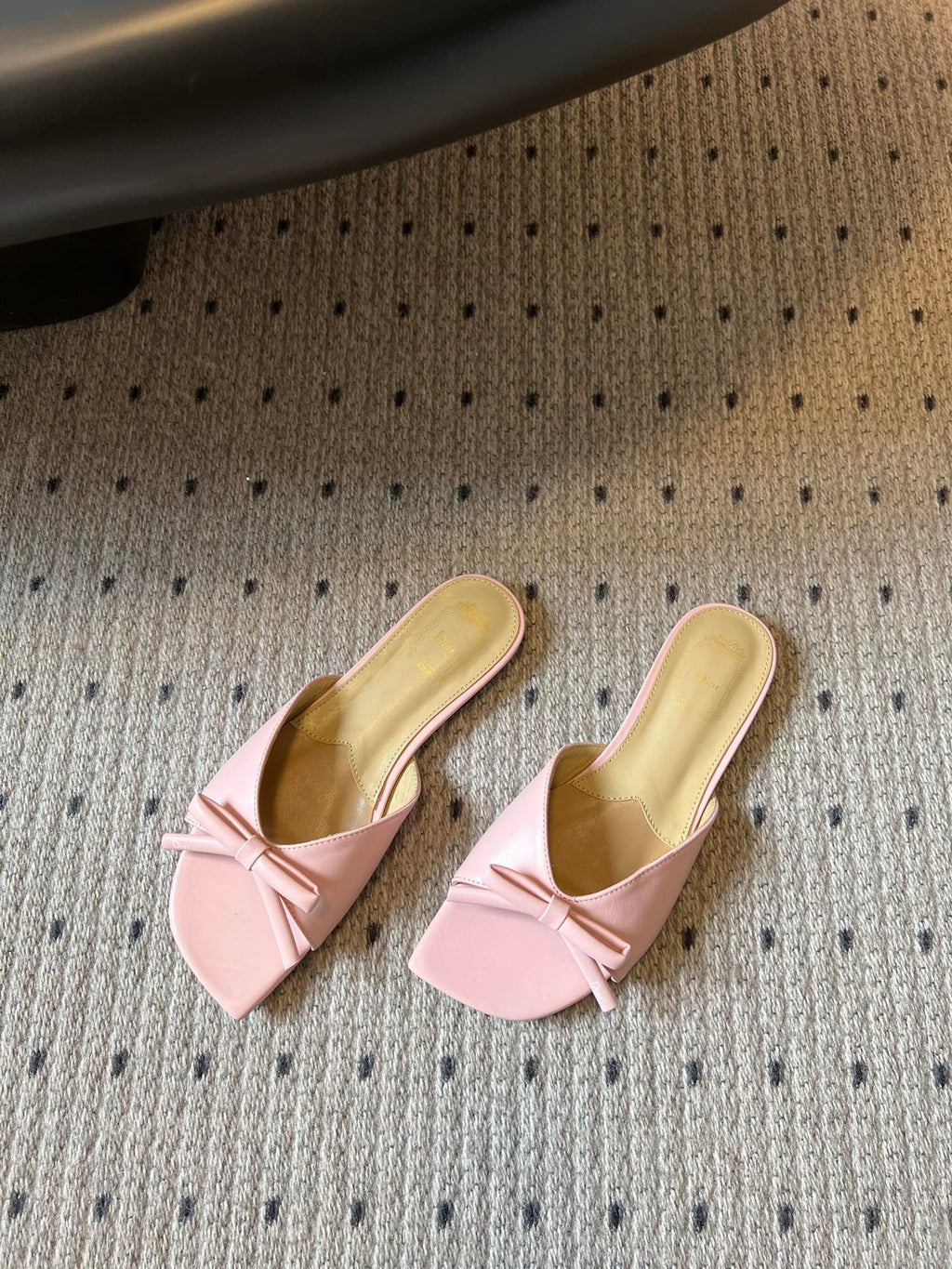 DIOR 26S OBLIQUE BOW MULE IN LIGHT PINK CALFSKIN