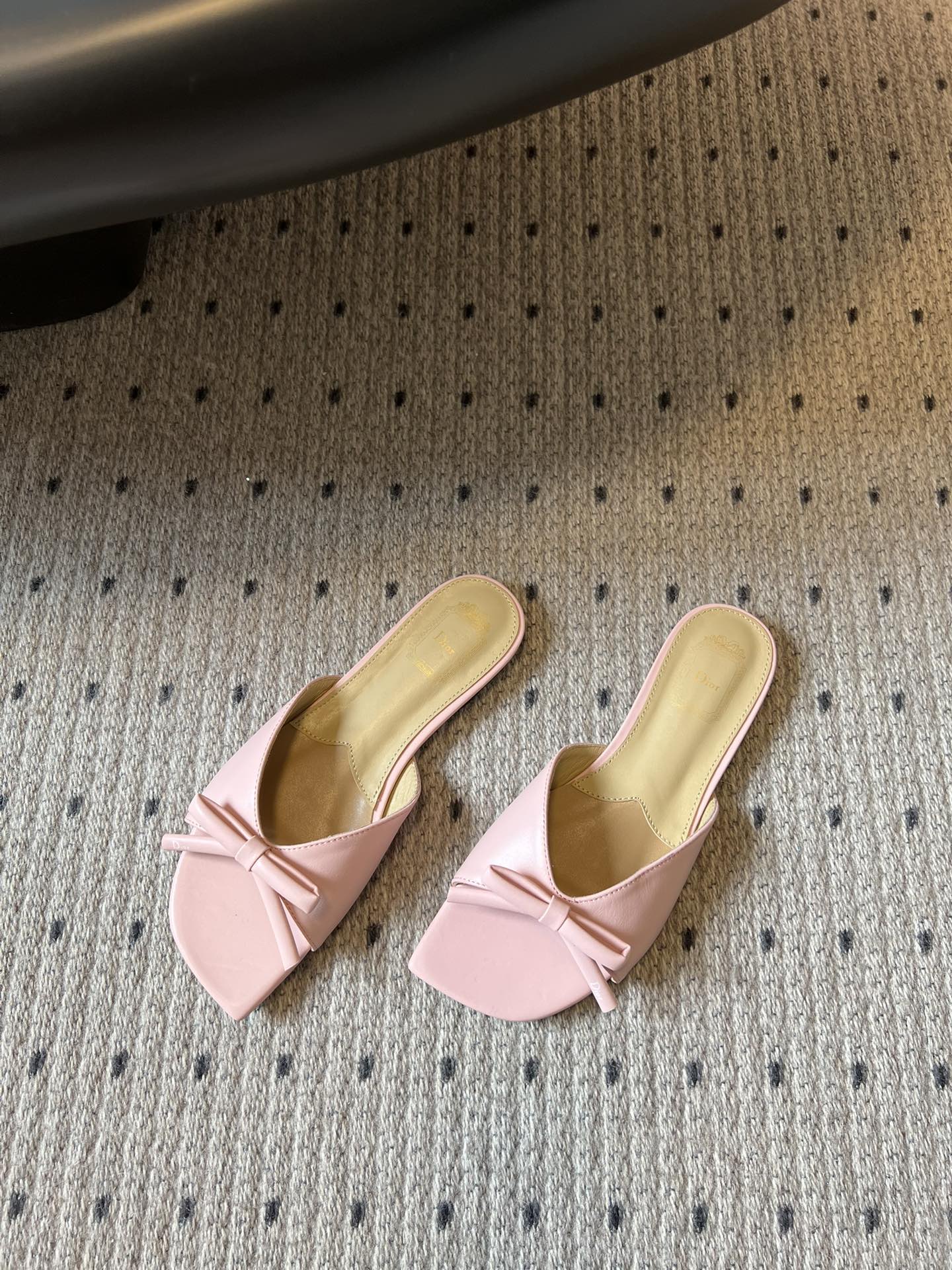 DIOR 26S OBLIQUE BOW MULE IN LIGHT PINK CALFSKIN