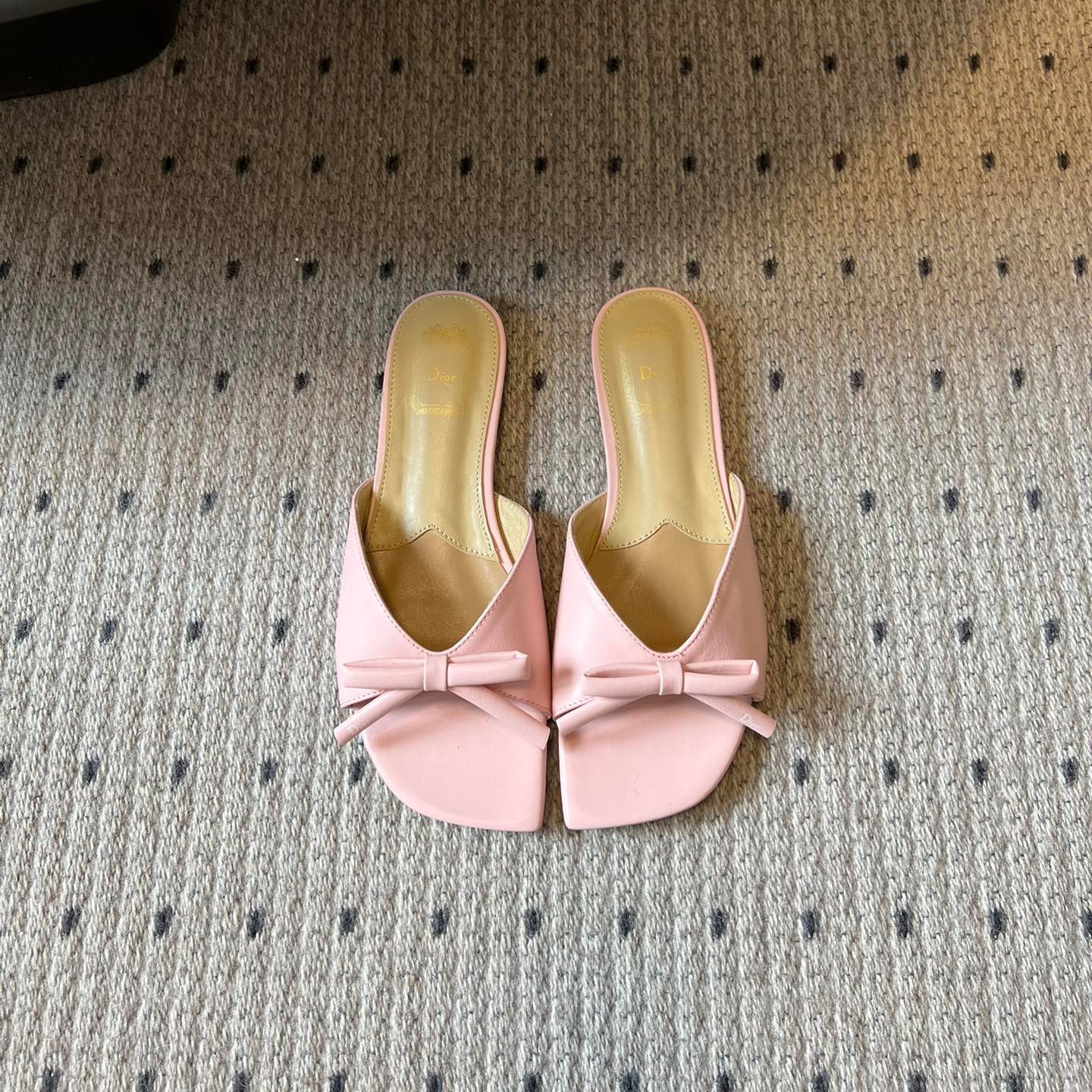 DIOR 26S OBLIQUE BOW MULE IN LIGHT PINK CALFSKIN