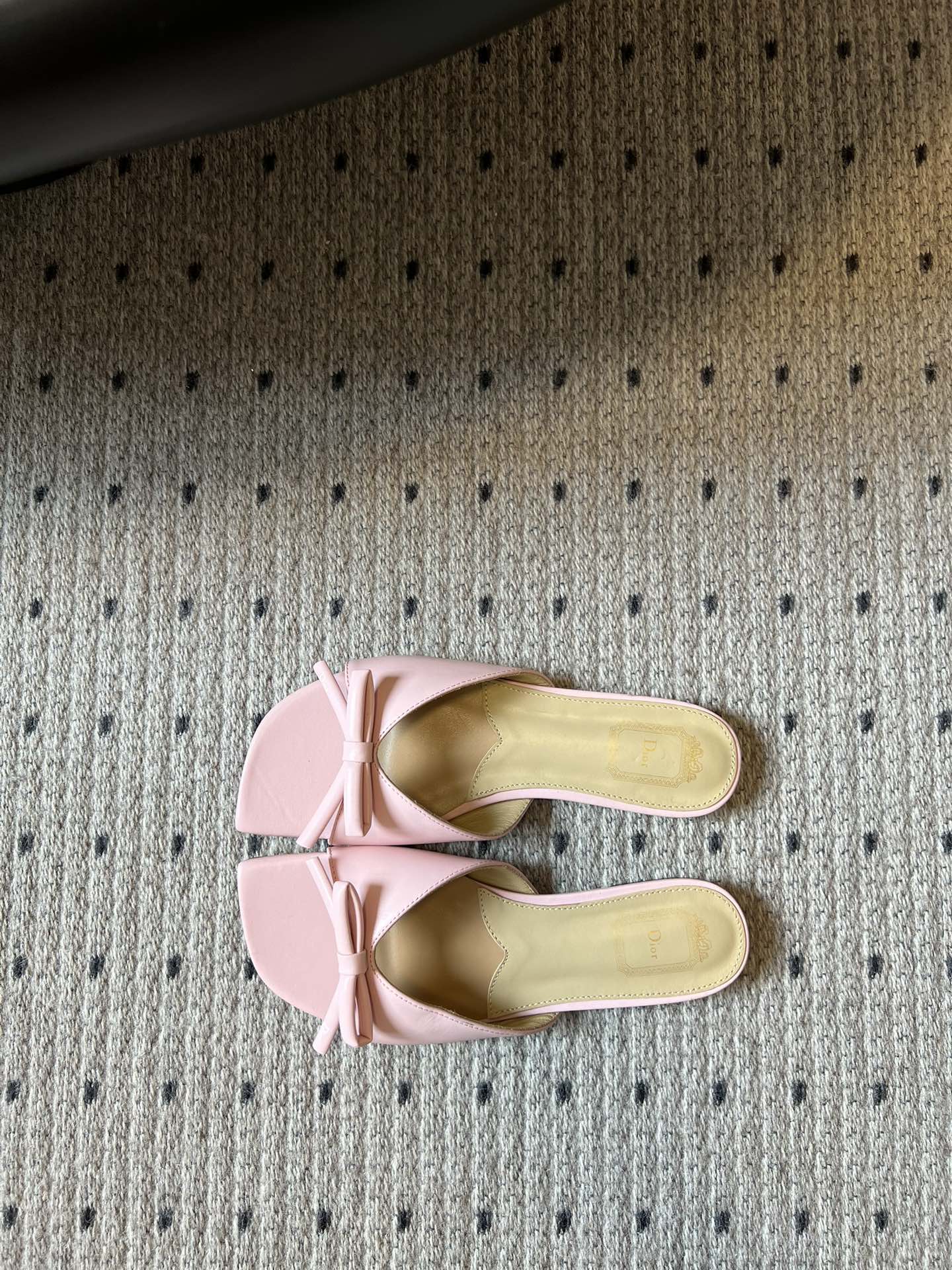 DIOR 26S OBLIQUE BOW MULE IN LIGHT PINK CALFSKIN