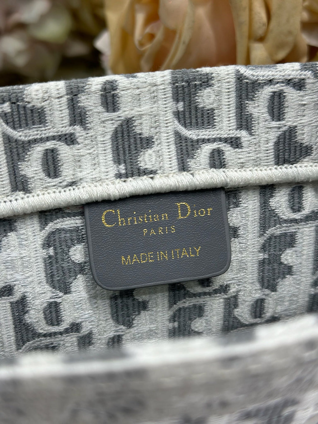 DIOR 26S BOOK TOTE BAG 26 IN GREY AND WHITE OBLIQUE JACQUARD