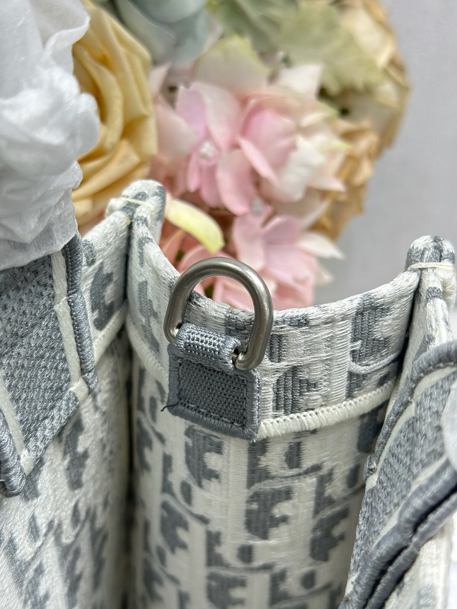 DIOR 26S BOOK TOTE BAG 26 IN GREY AND WHITE OBLIQUE JACQUARD