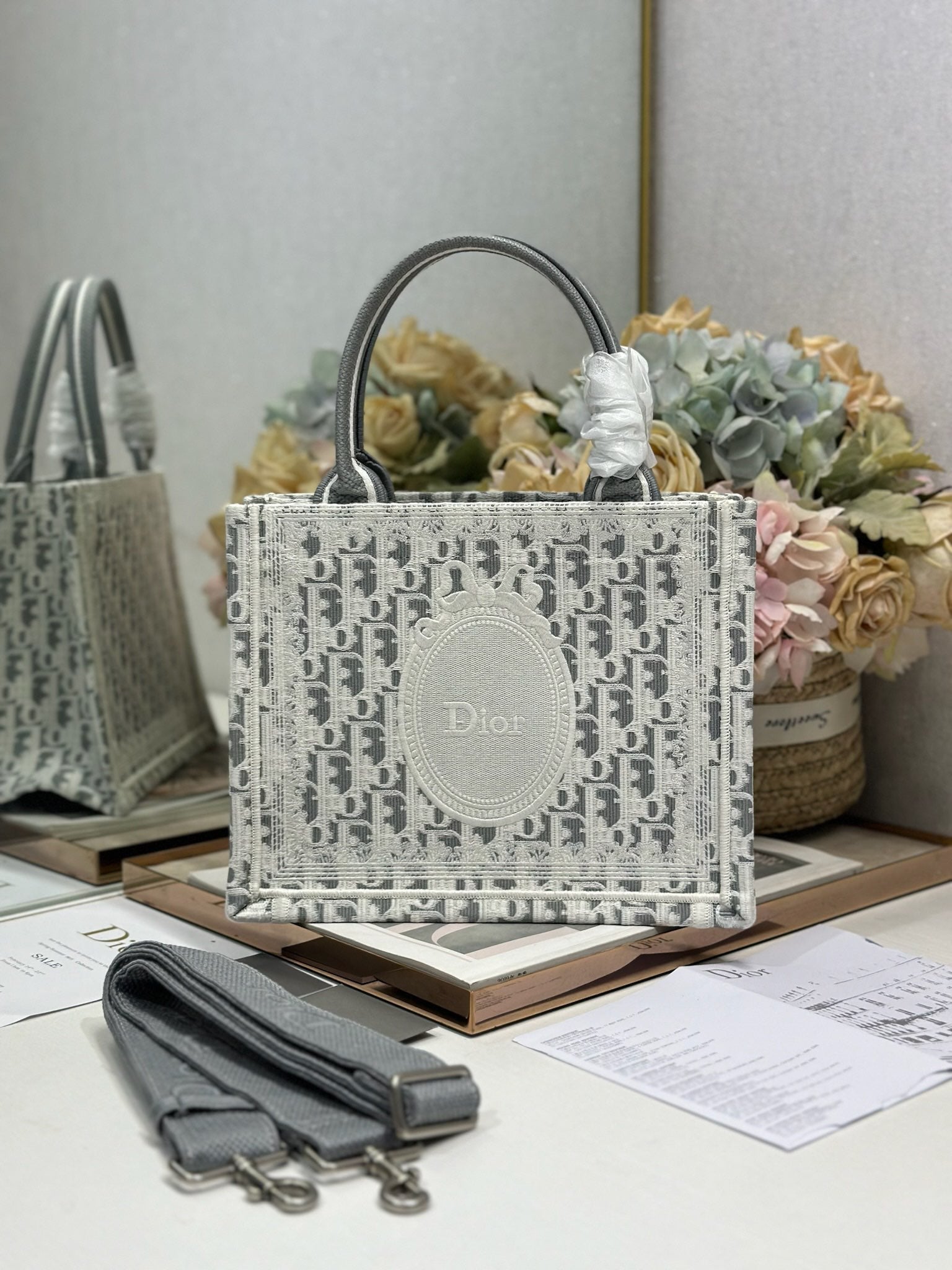 DIOR 26S BOOK TOTE BAG 26 IN GREY AND WHITE OBLIQUE JACQUARD