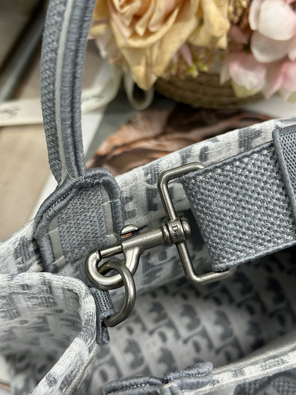 DIOR 26S BOOK TOTE BAG 26 IN GREY AND WHITE OBLIQUE JACQUARD