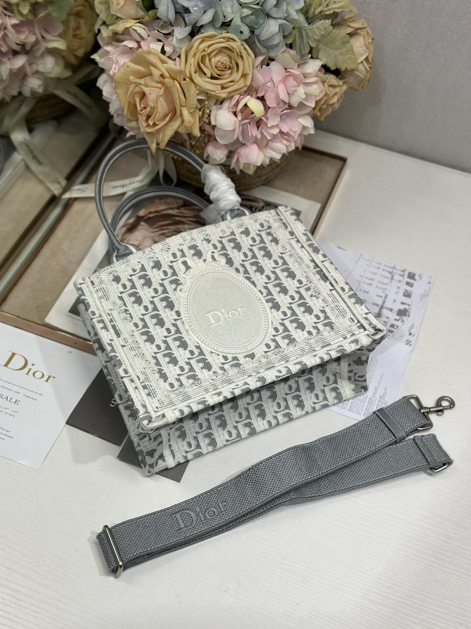 DIOR 26S BOOK TOTE BAG 26 IN GREY AND WHITE OBLIQUE JACQUARD