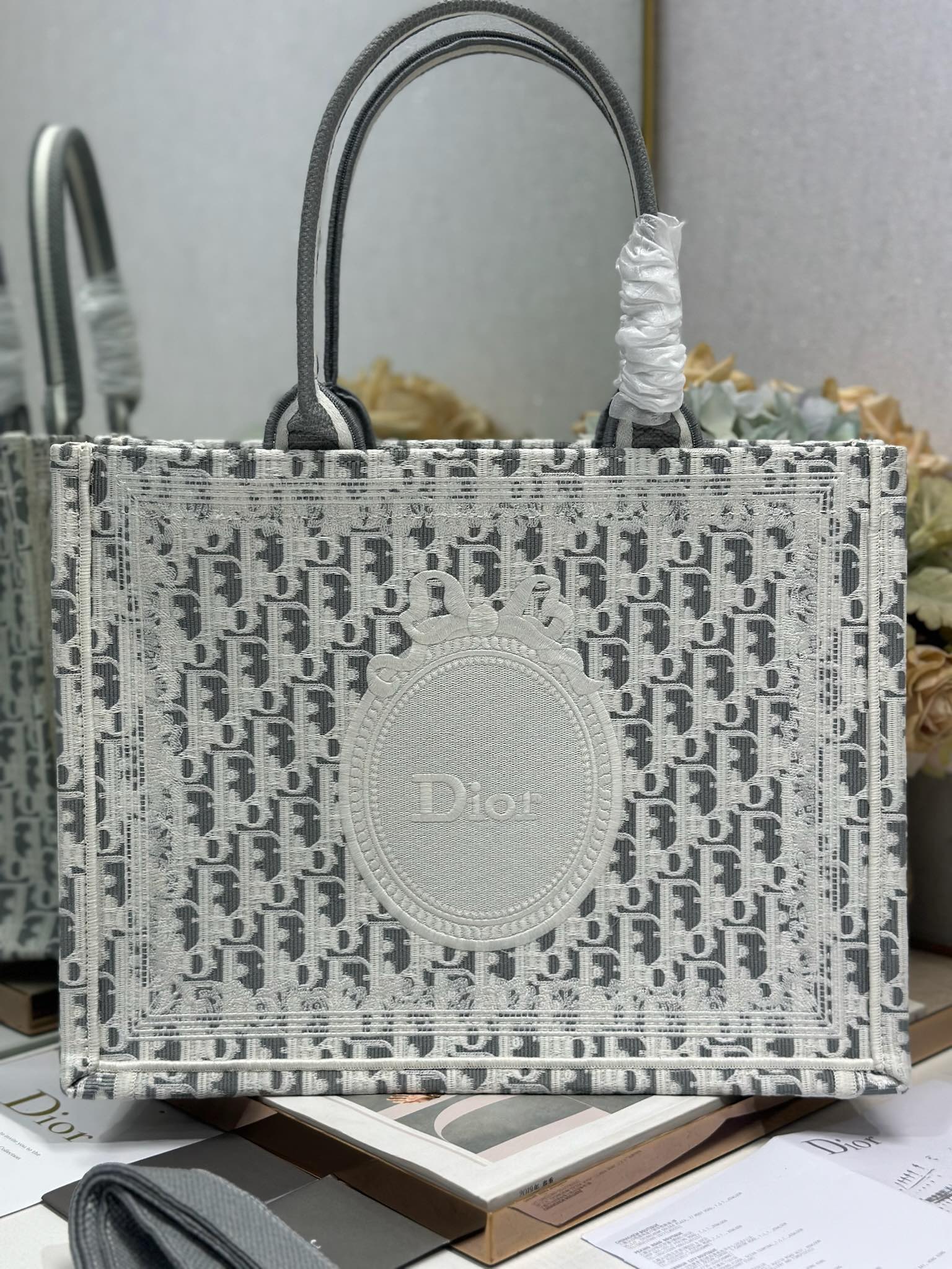 DIOR 26S BOOK TOTE BAG 36 IN GREY AND WHITE OBLIQUE JACQUARD