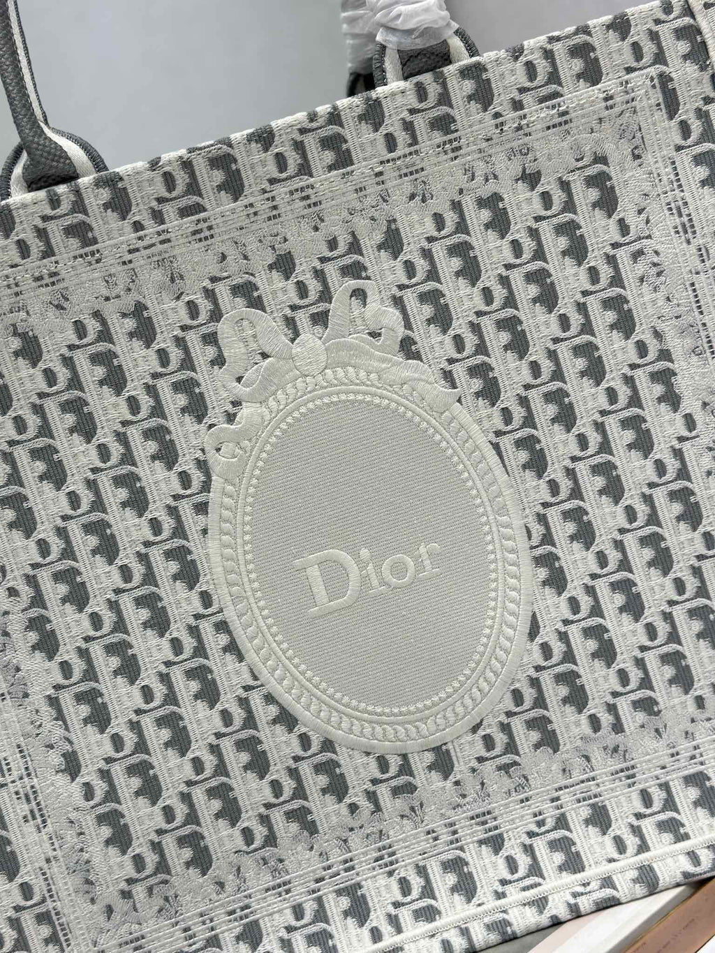 DIOR 26S BOOK TOTE BAG 42 IN GREY AND WHITE OBLIQUE JACQUARD