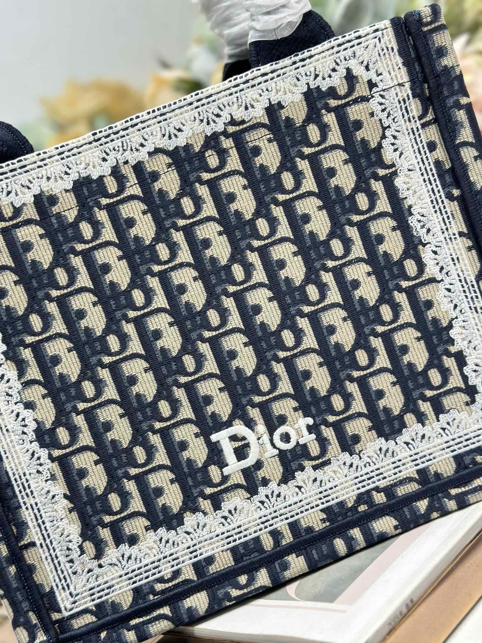 DIOR 26S BOOK TOTE BAG 26 IN NAVY BLUE AND BEIGE OBLIQUE FABRIC