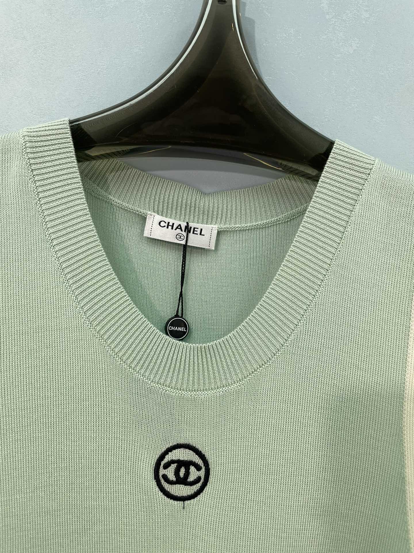 CHANEL 26S SLEEVELESS KNIT TOP 1492