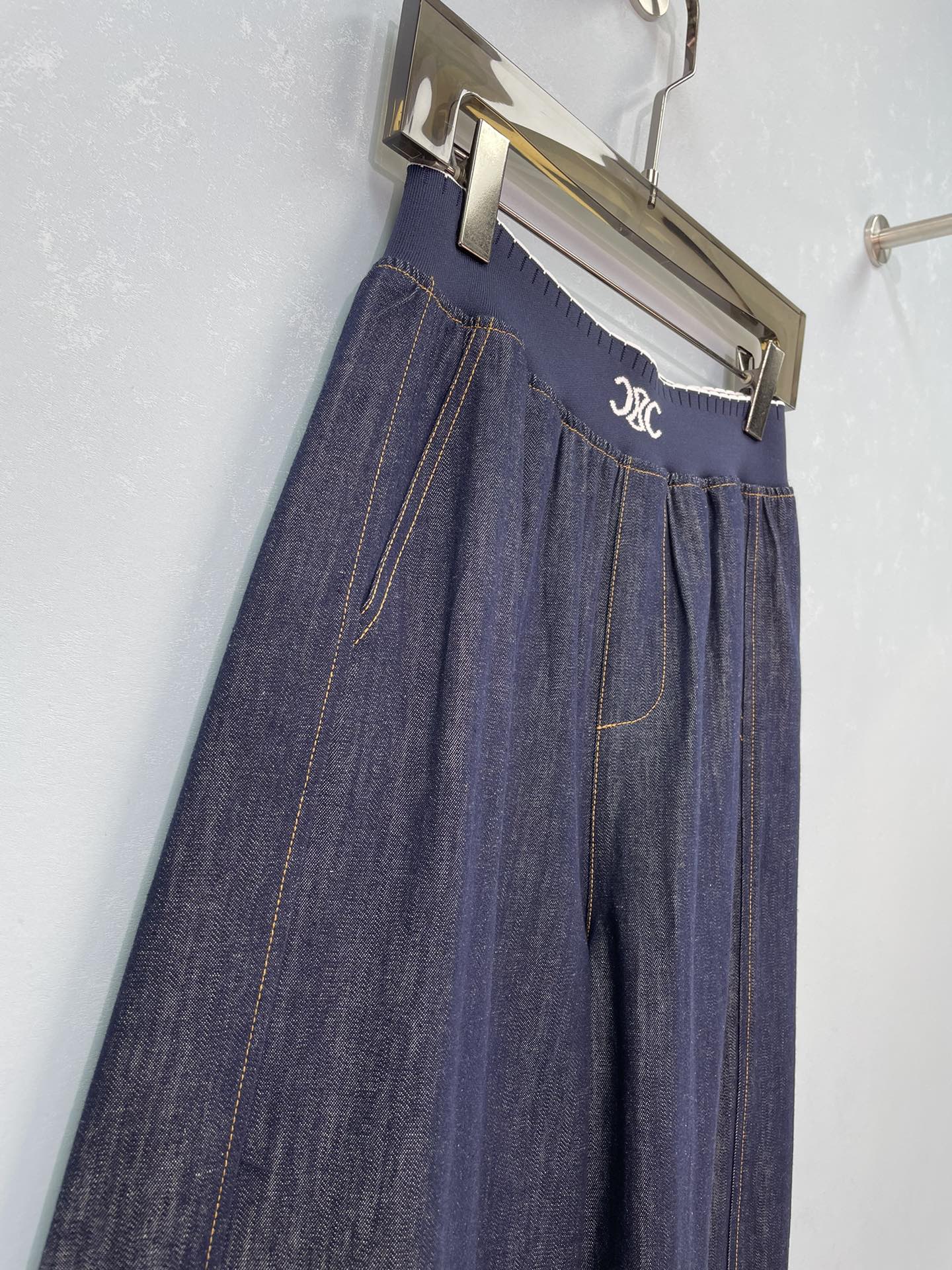 CELINE 26S WIDE-LEG JEANS 421